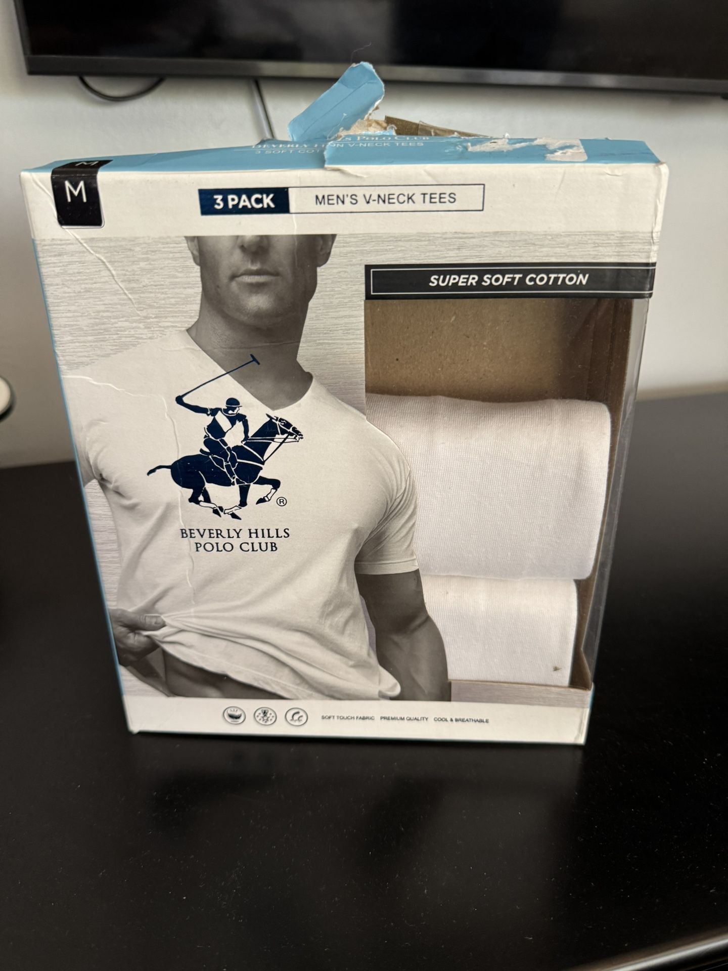 Men’s Size M V-Neck Tees