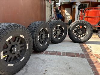 Kenda Klever R/T Truck Tires GMC (4 Pcs)