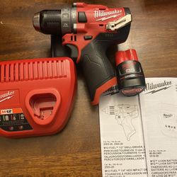 Milwaukee M12 Fuel Hammer Drill Kit