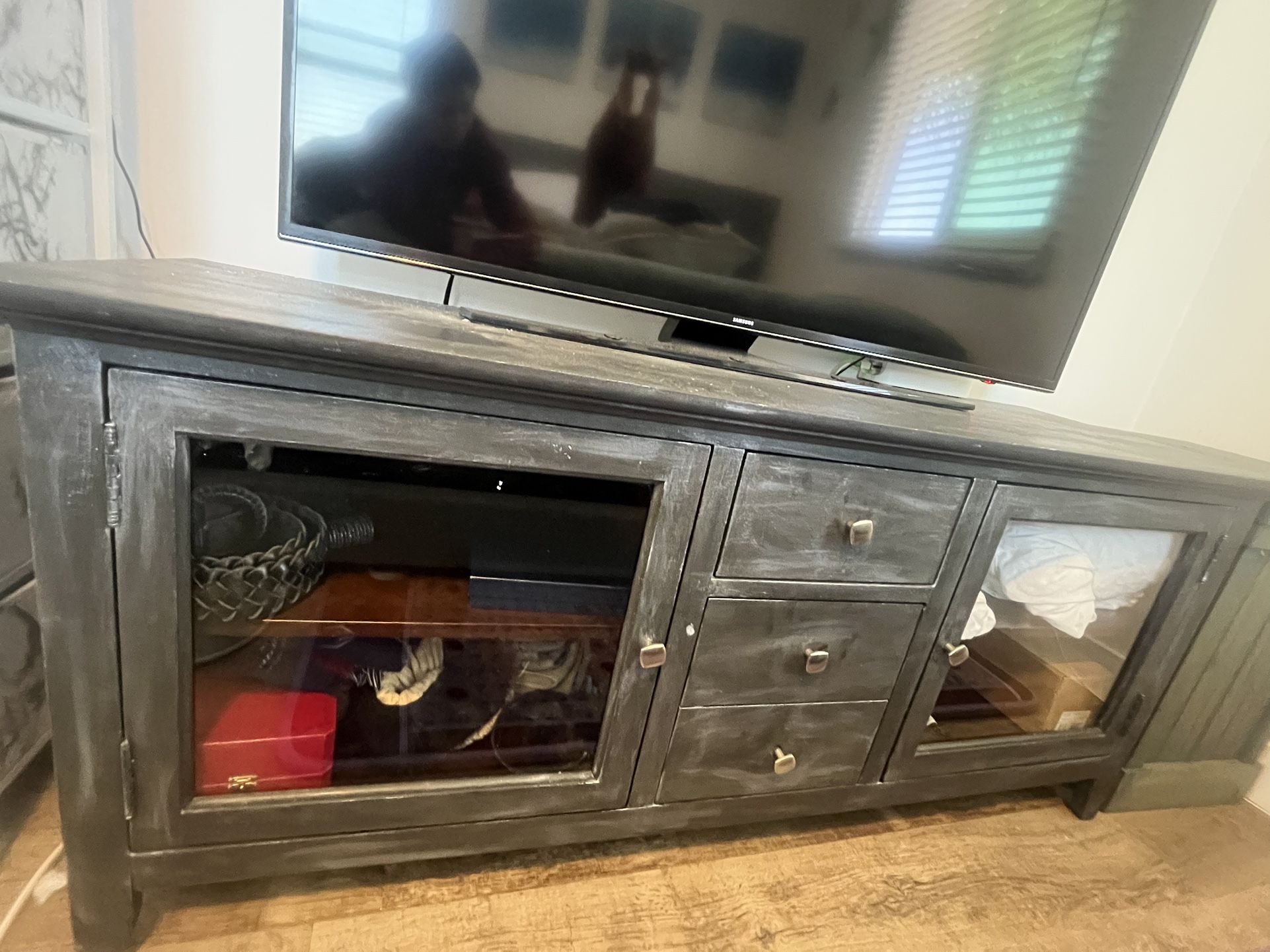 Uniquely Colored Storage Table
