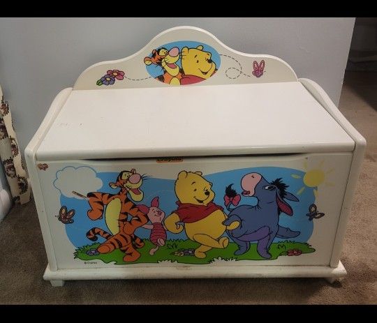 Winnie the Pooh Bench And Storage