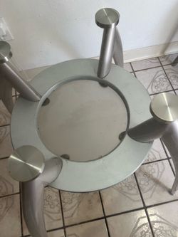 Free glass table