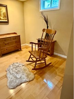 Vintage Solid Oak Windsor Rocking Chair – Beautiful Classic Craftsmanship