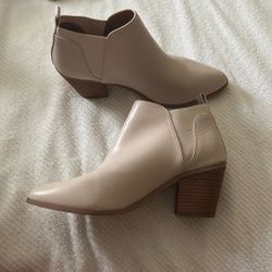 Size 10, Dolce Vita Cream Heeled Boots