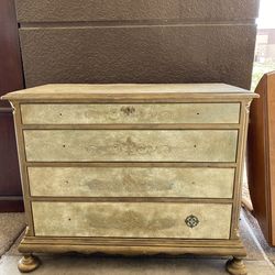 Vintage 4-Drawer Dresser