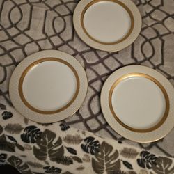 Classic White China Edged in Gold Noritake Metropolitan 4345 9 inch salad plates