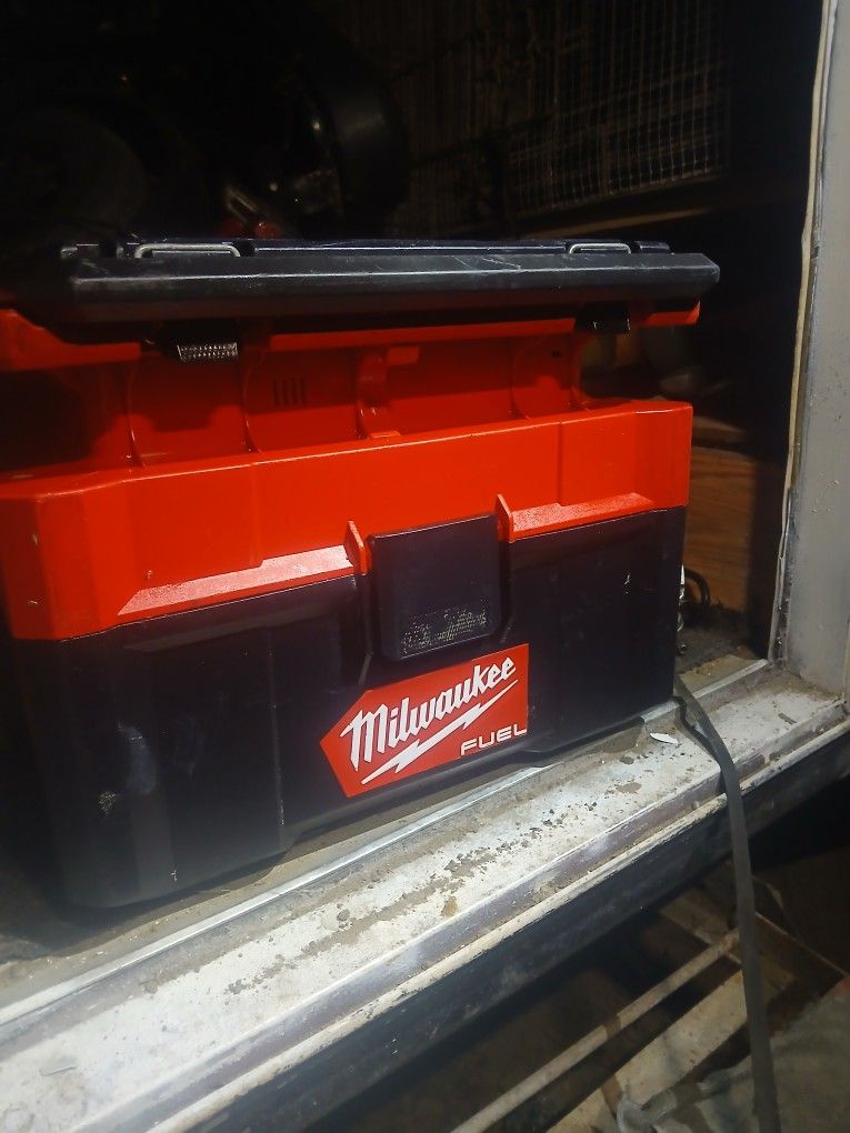 Milwaukee Fuel Packout Portable Vacuum