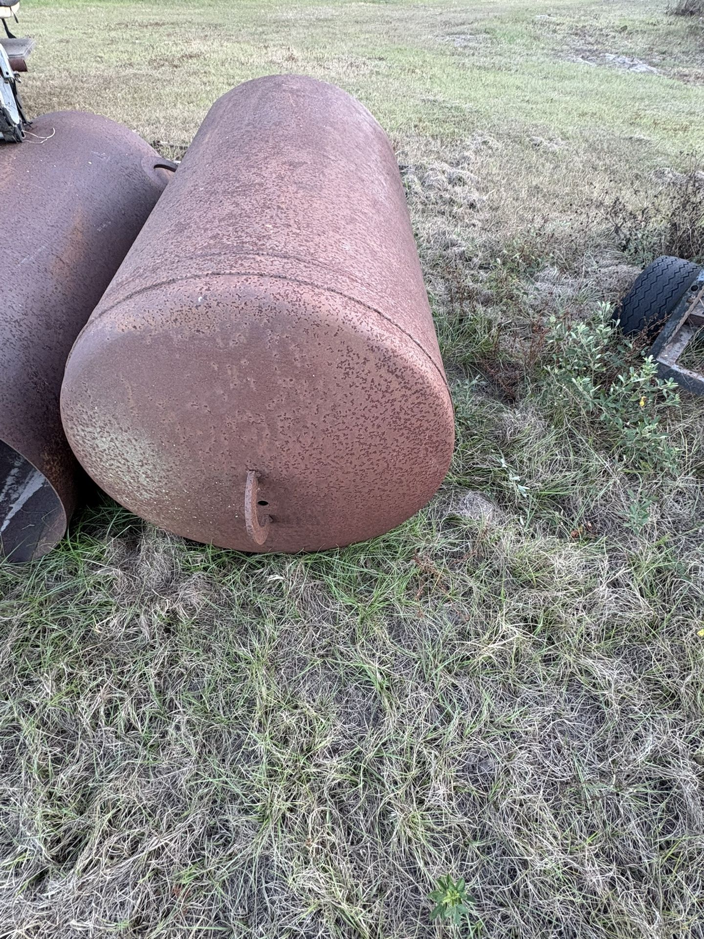 Barbecue smoker round shell