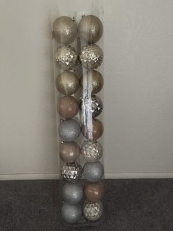 18 Piece Ornament Set