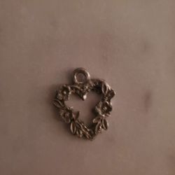 HEART SHAPED FLORAL PENDANT 