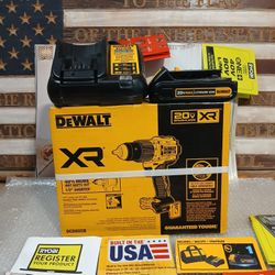 NEW DEWALT 20V XR 1/2 HAMMER DRILL DRIVER TOOL KIT 