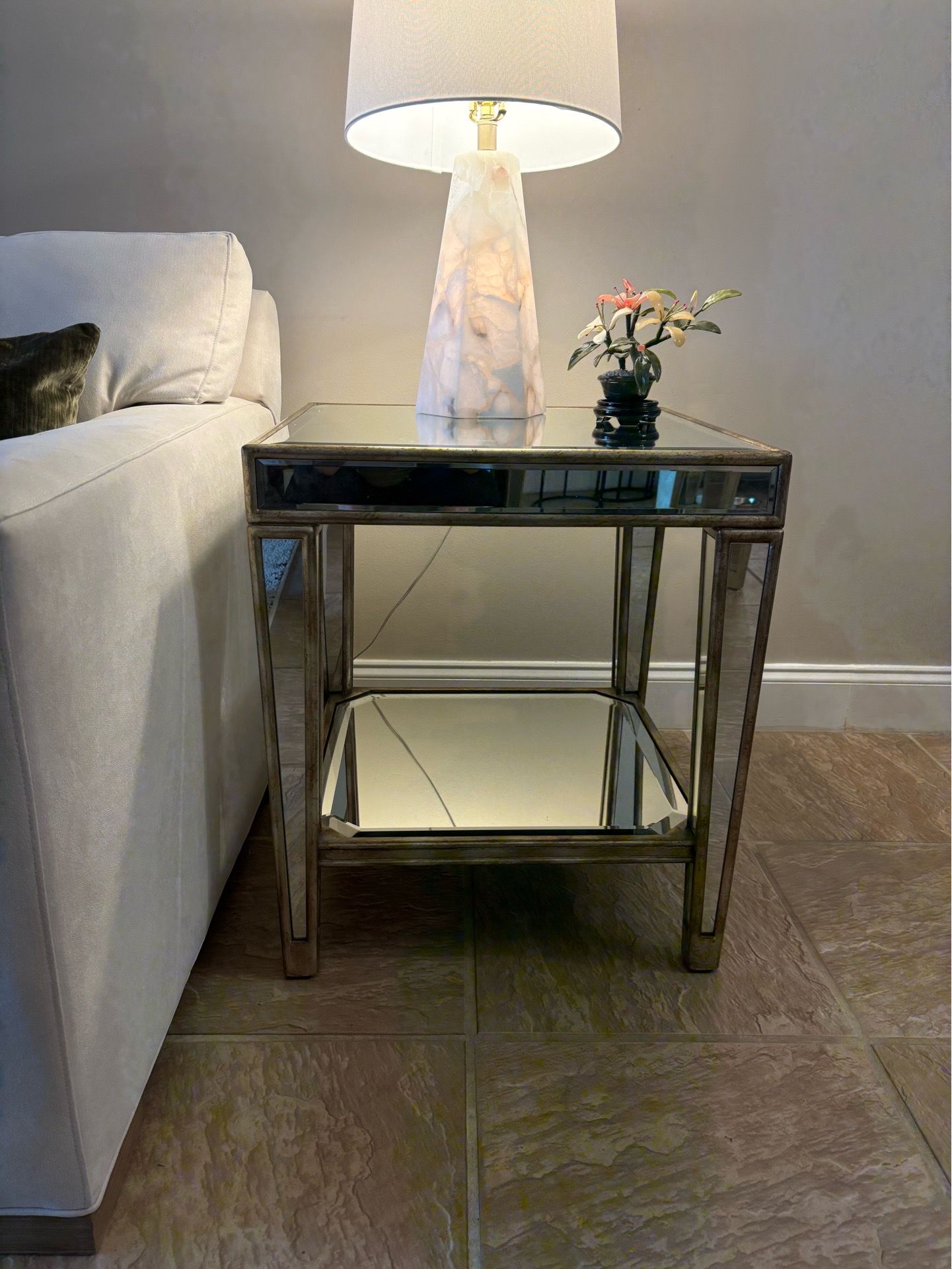 Elegant Mirrored End Table / Accent Table – Hollywood Regency Style – 22” x 22” x 25”