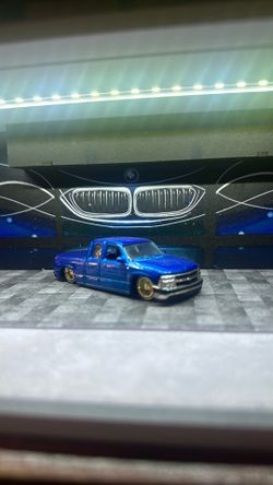 Hot Wheels Lowrider Chevy Silverado 