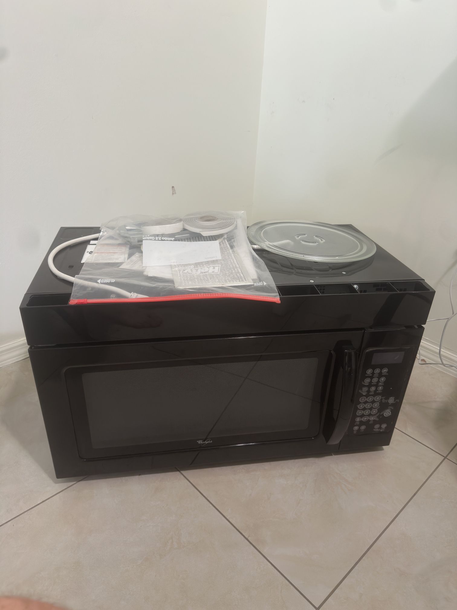 BRAND NEW! Whirlpool Microwave