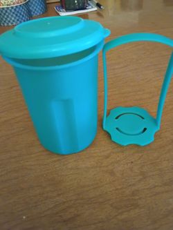 Tupperware Plastic Piccadilly with Lid and Handle