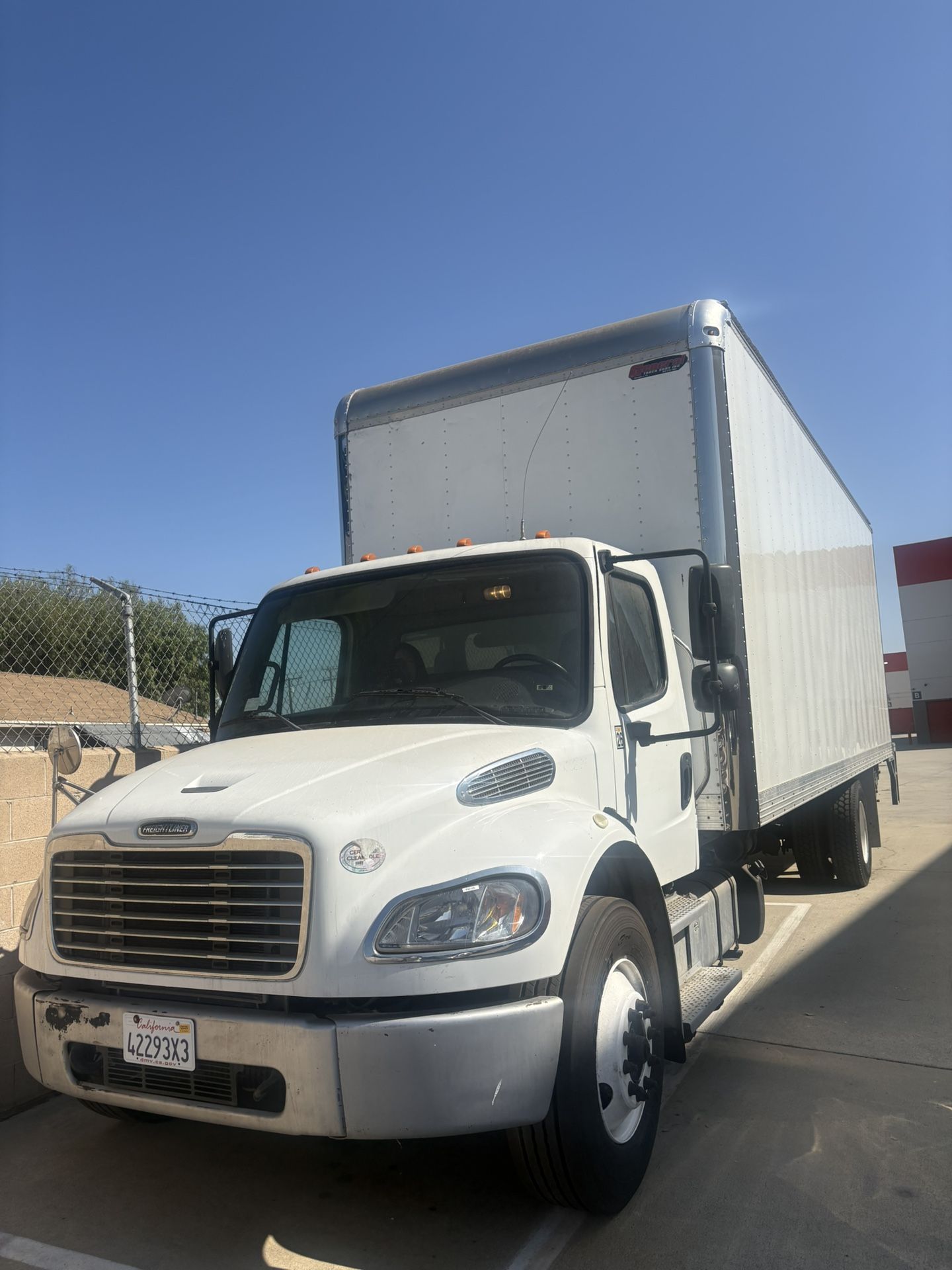 Freightliner Box Truck 2019 M2-106