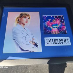 Taylor Swift Signed 8 X 10