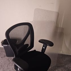Office Chair & 2 Carpet Mats