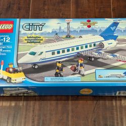 brand new retired LEGO #3181 Passenger Plane