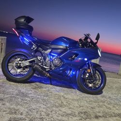 2022 Yamaha .r7     miles 8k