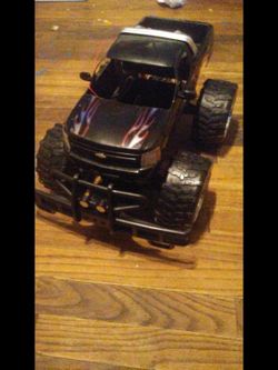 9.6v rc car needs battery and remote 10$