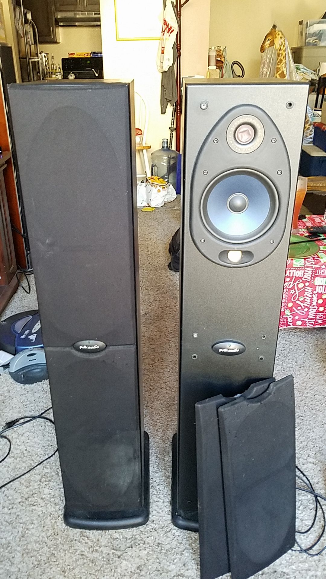 Polk Audio RT10001 160W Floorstanding Pair 3-Way Powered Speakers built in Subwoofer Retail $1100