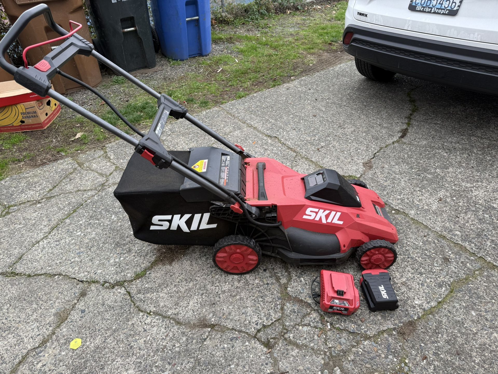 Skil Lawn Mower / Charger & Battery Included 