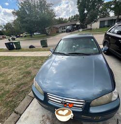 Vendo un Toyota Camry  2000 en buen estado de 4 cilindro