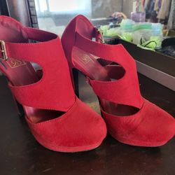 Red HEELS 7.5 SIZE
