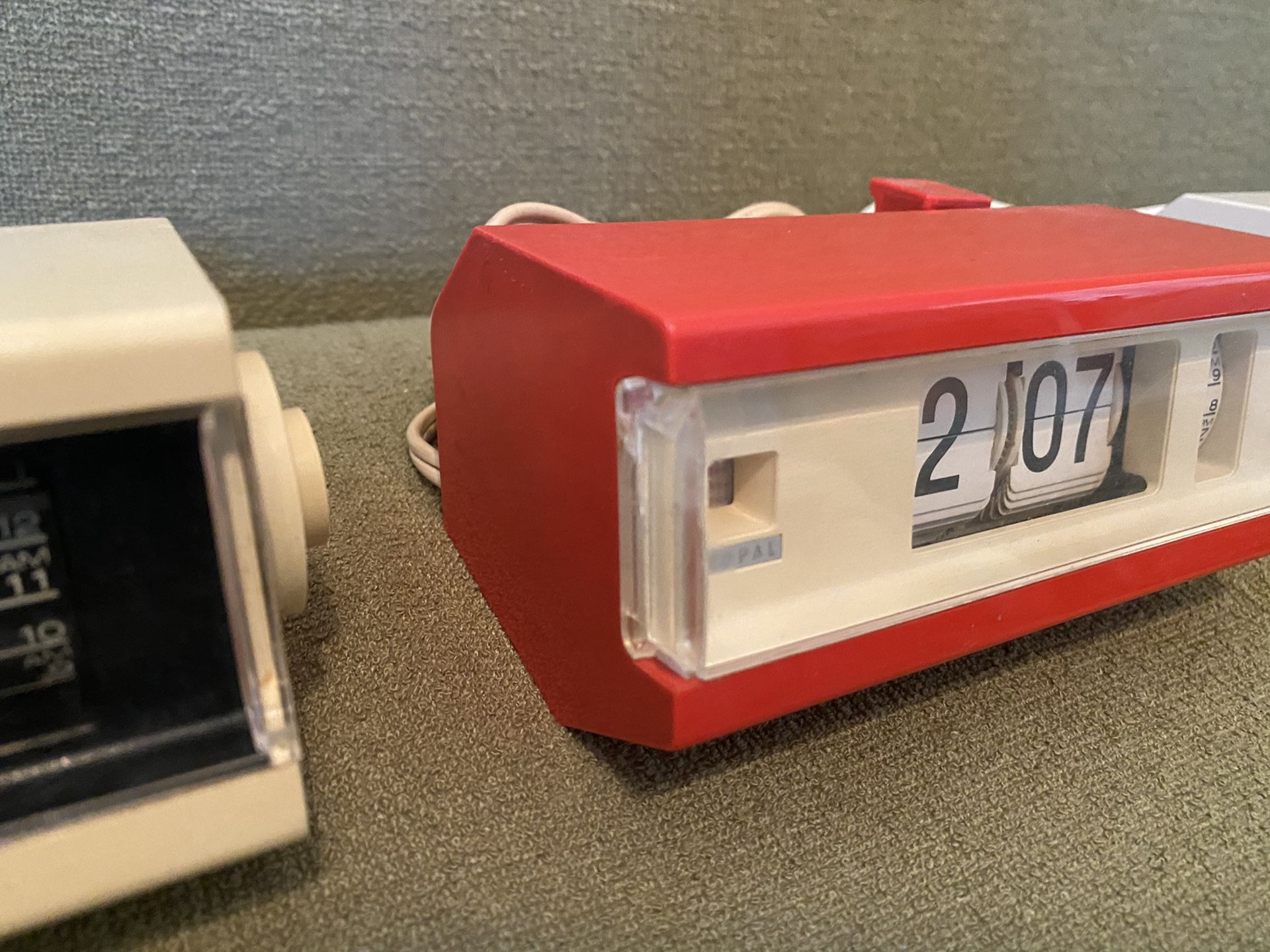 Vintage Copal 227 Flip Clocks for Sale in Gardena, CA - OfferUp