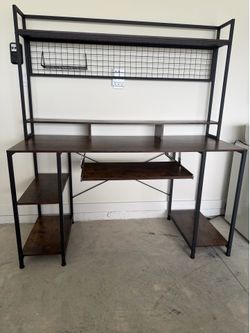 Computer desk