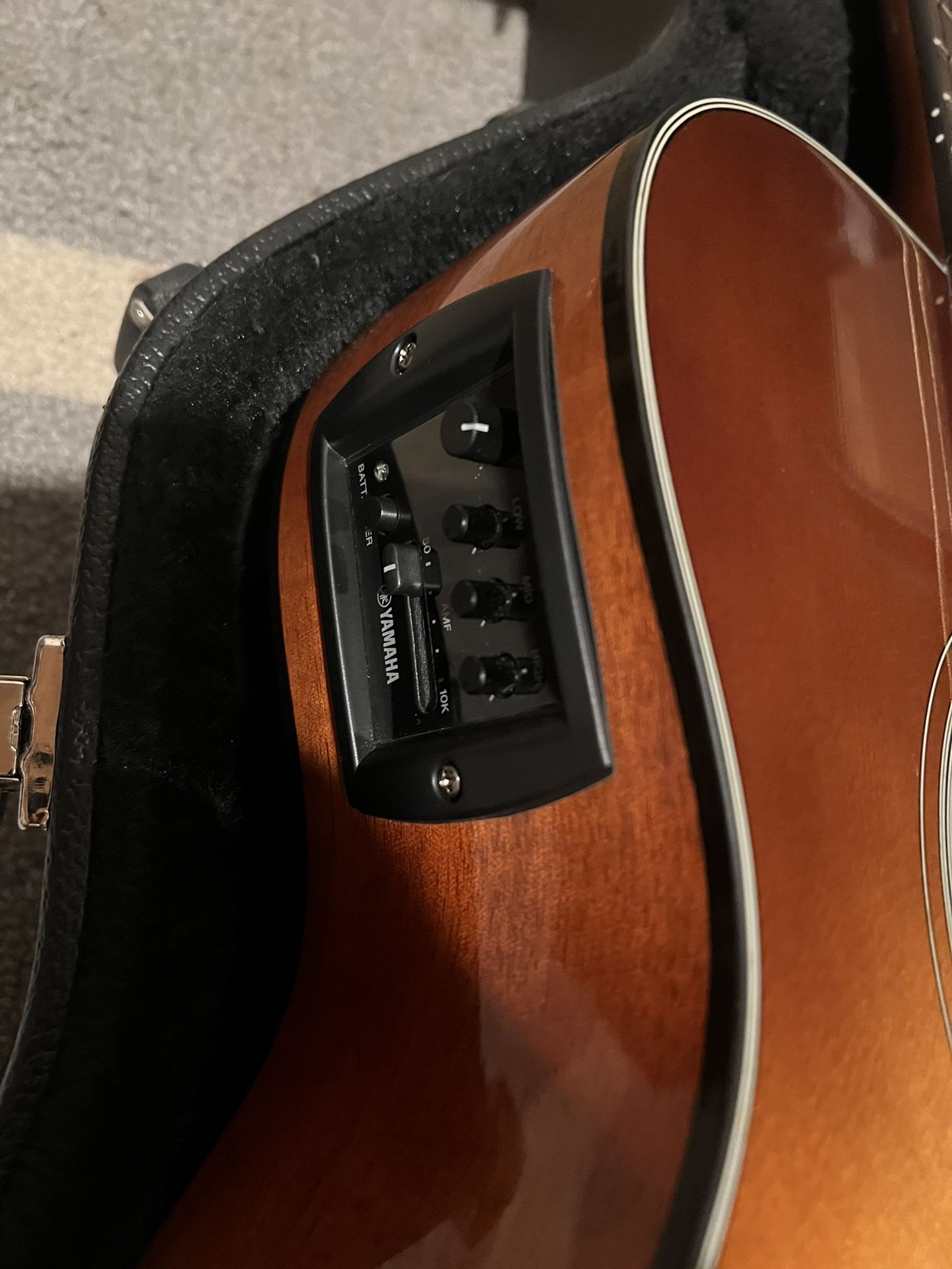 Acústico-electric Guitar With Case