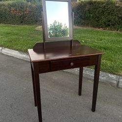 Cute Wooden Vanity With Drawer 