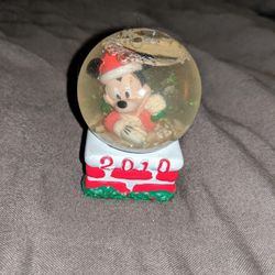 Jcpenney Collectible 2010 Christmas Mickey Snow Globe