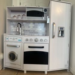 KidKraft kitchen with table set