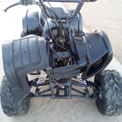 ATV 125CC  4  stroke gas fully automatic  has electric start & reverse starts right up & runs how the new battery. kids atv cash only or cash app..no 