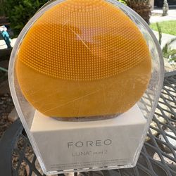 Foreo Luna Mini 2 Facial Cleansing Brush **BRAND NEW Sealed**Sunflower Yellow