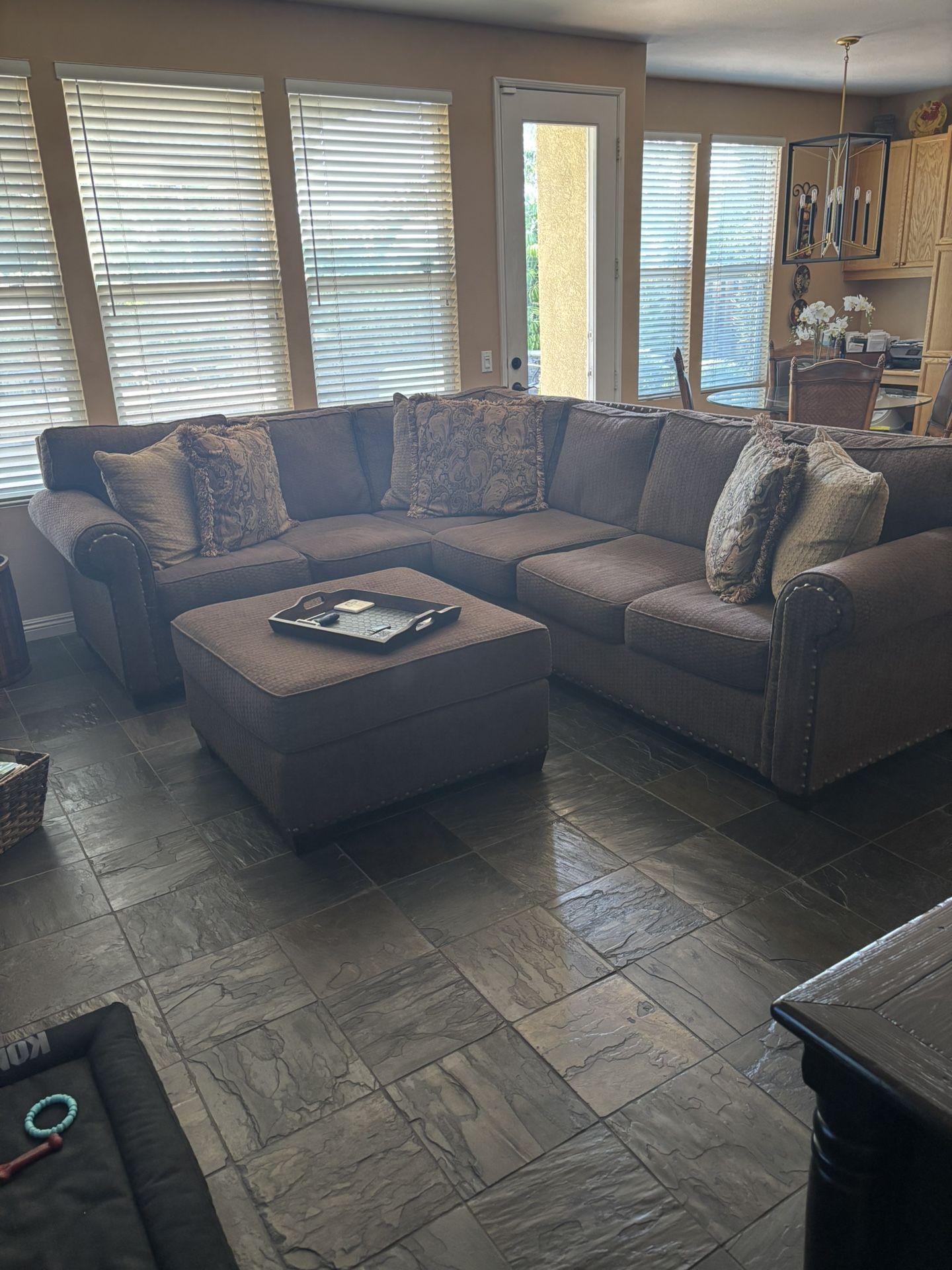 Sectional Couch With Ottoman 