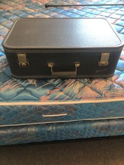 Vtg Luggage  Gray 