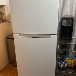 Magic Chef Top Freezer Refrigerator 