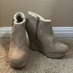 Women’s Faux Suede Wedges/Shoes Size 8