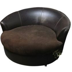 Large Swivel Barrel Chair – Cozy Oversized Lounge Seat