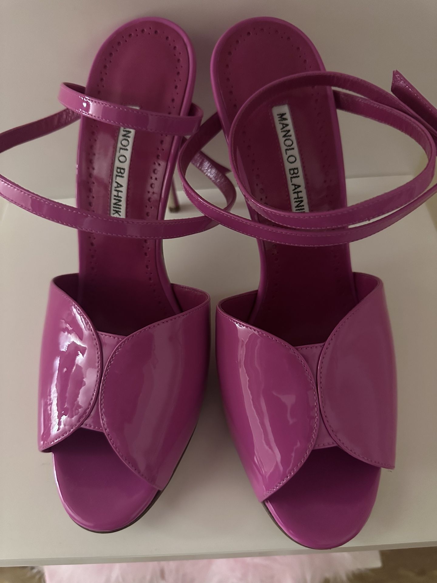 🚨🚨 Manolo Blahnik