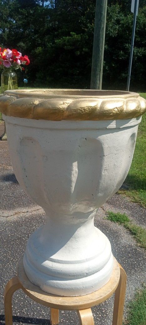 Large Heavy Gold Rim Garden Planter High Quality Masterpiece Must Pickup 150 Pound 