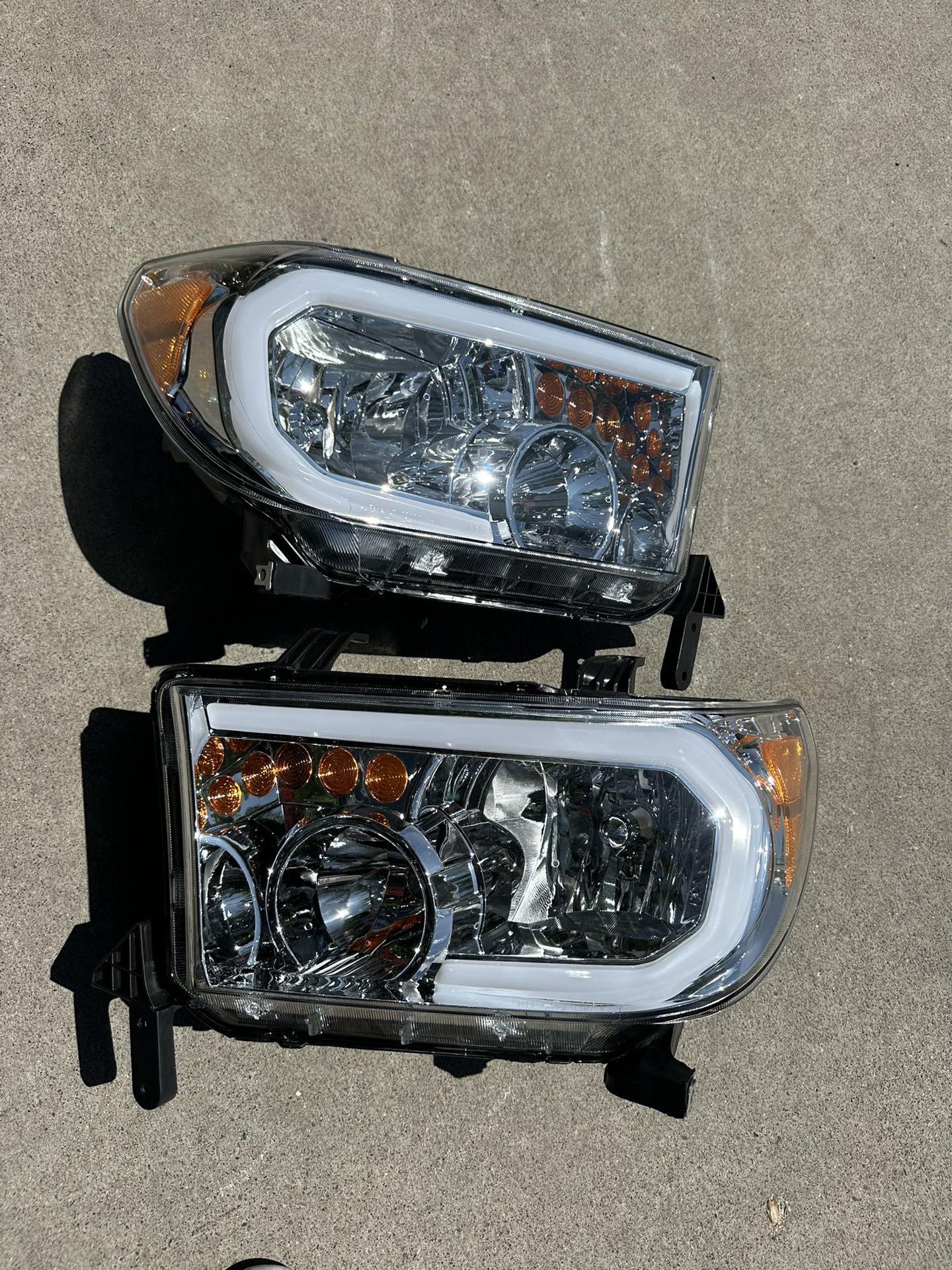 Toyota Tundra Headlights 07-13 New