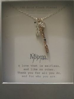 “mom” Necklace 