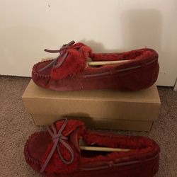 100% Authentic Brand New in Box UGG Dakota Double Bow Moccasin Slipper / Color: KSS Red / Women size 6 & 7 