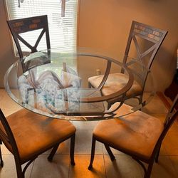 Table/chairs