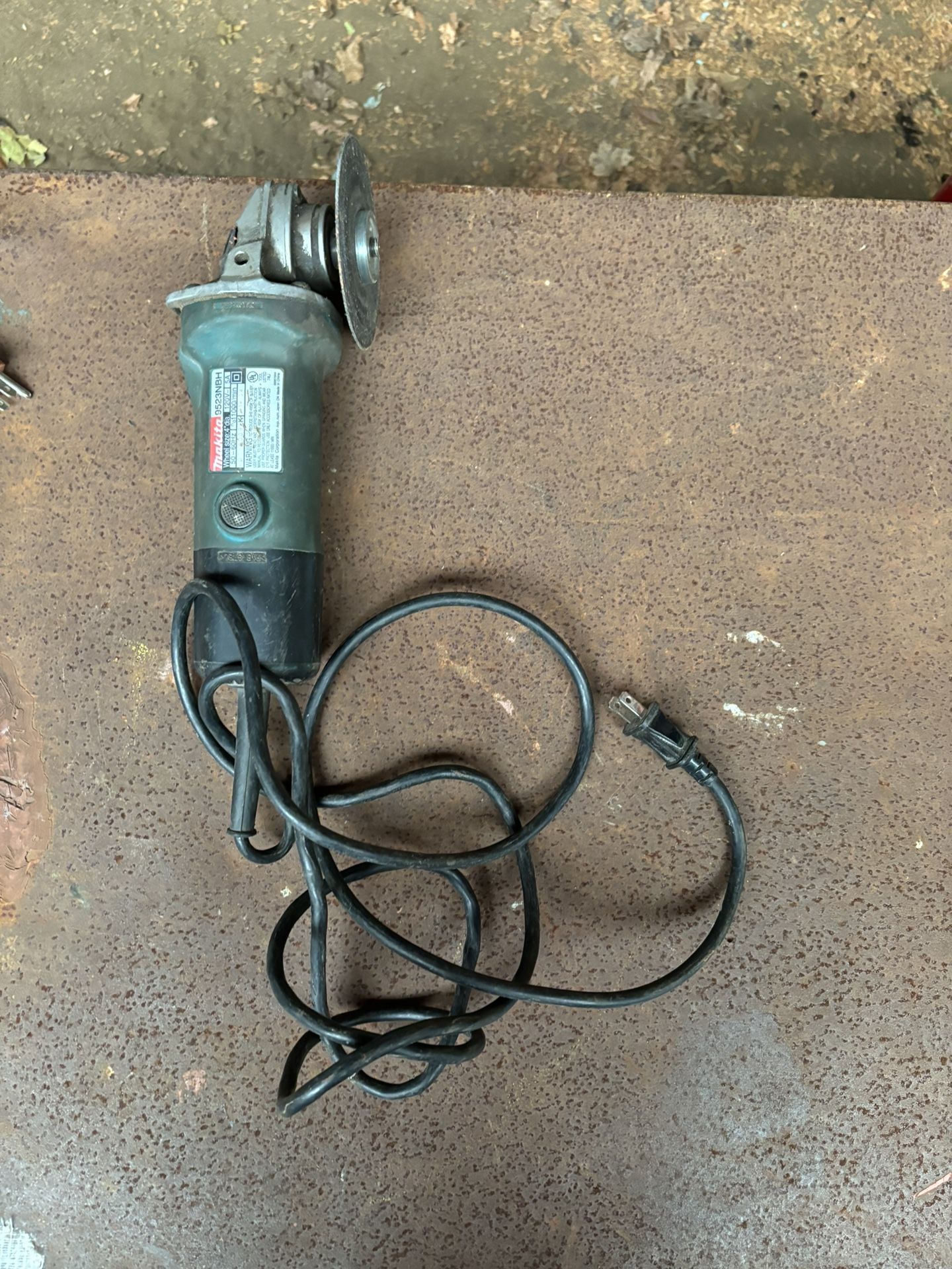 Makita 9523NBH Angle Grinder