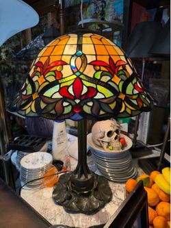 Beautiful, large awesome colors, Tiffany style Table